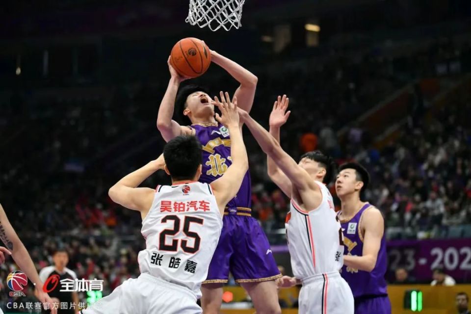 坚持与拼搏的篮球比赛中，颠覆将至的简单介绍