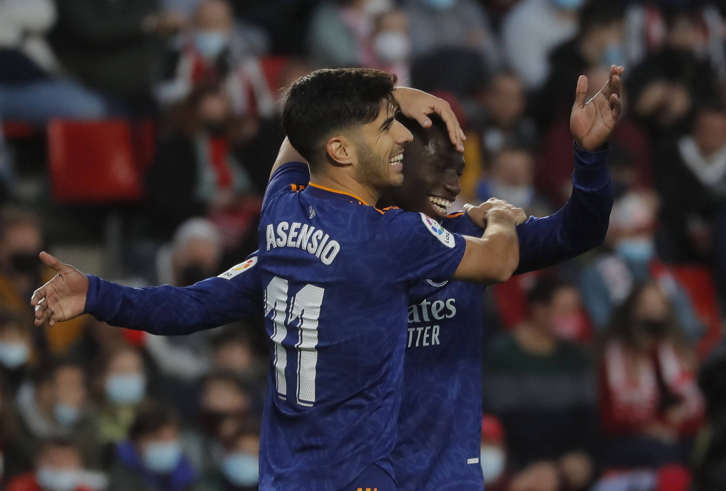 关于格拉纳达客场取胜，稳固欧战席位优势的信息