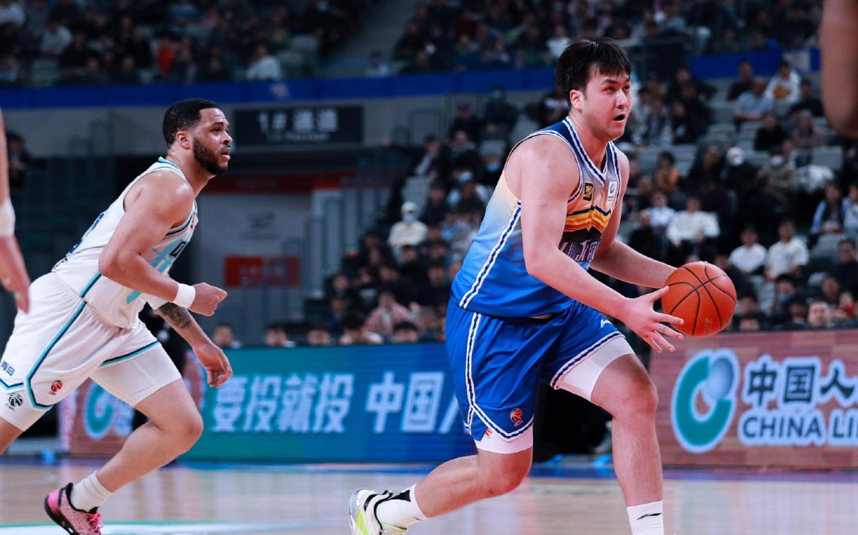 新疆队对阵上海队，谁将笑到最后