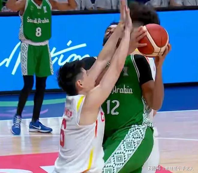 球员出色发挥，助球队赢得关键胜利的简单介绍