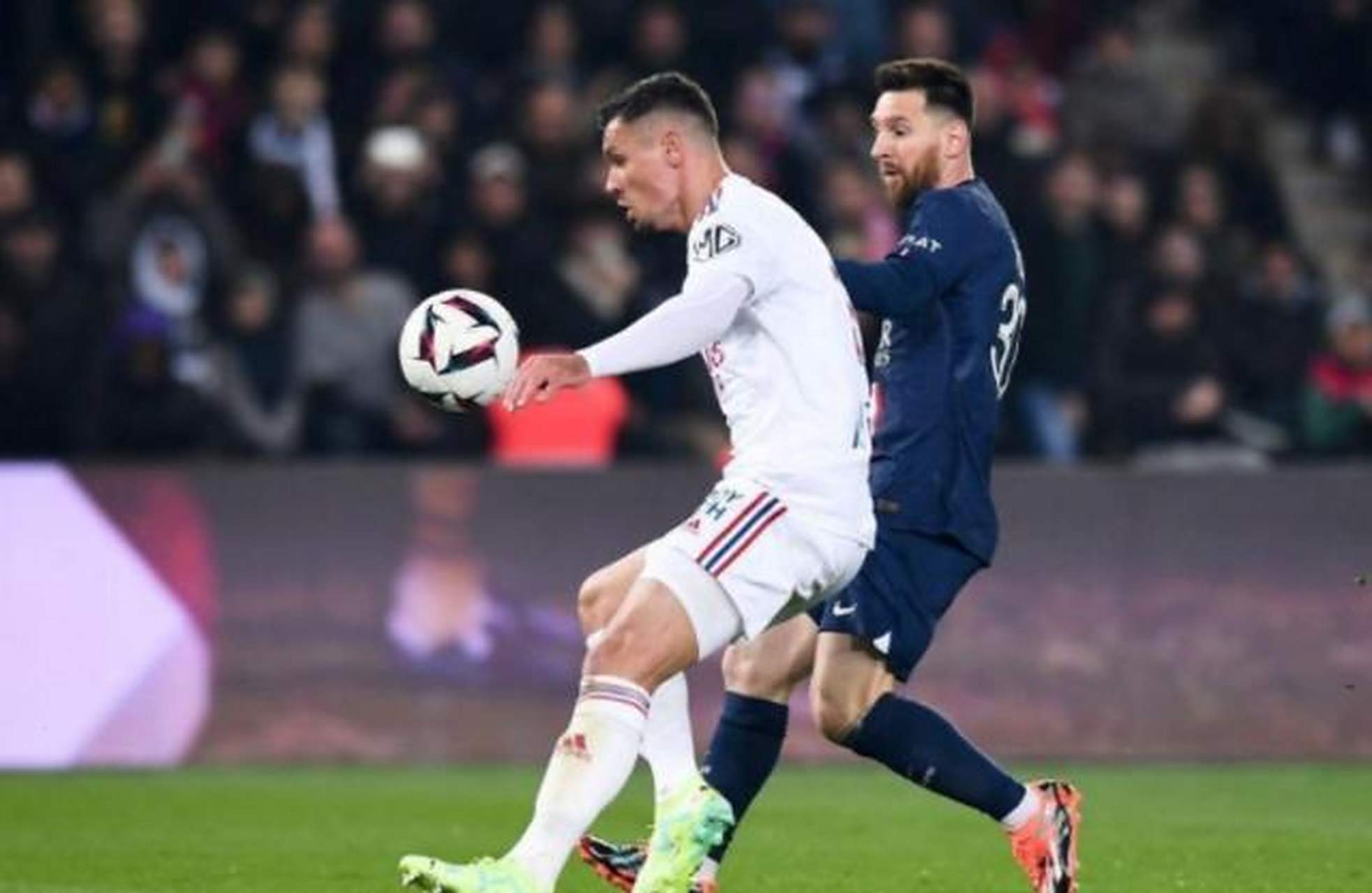 巴黎险胜里昂，莫德里奇绝境逆转