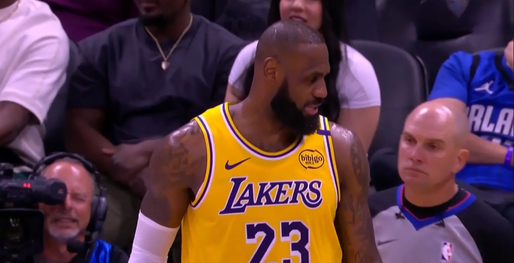 关于湖人主场惨淘雄鹿，詹姆斯空砍38分的信息