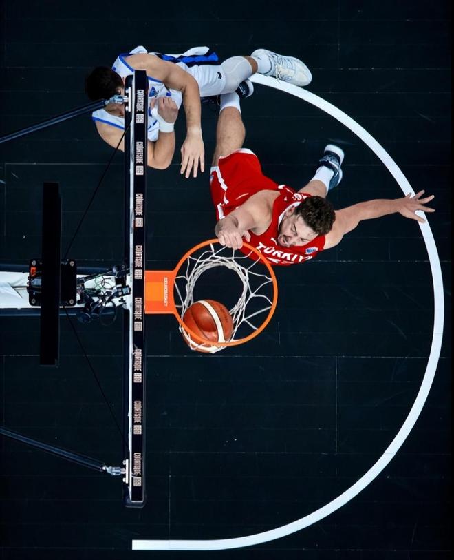 包含菲律宾男篮横扫德国男篮，瓦兰丘纳斯爆发神勇的词条