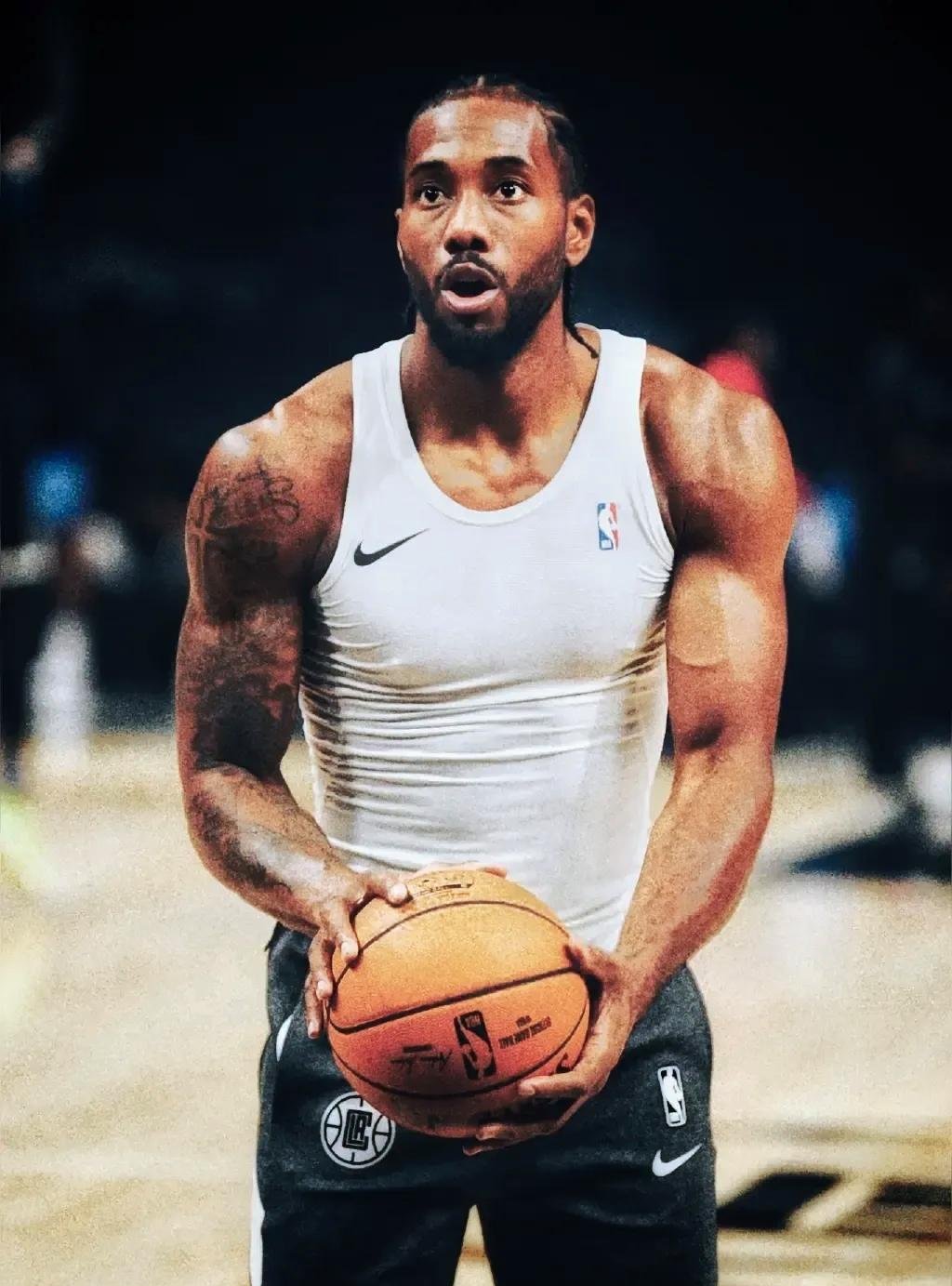 快船击败雄鹿，莱昂纳德高效表现！