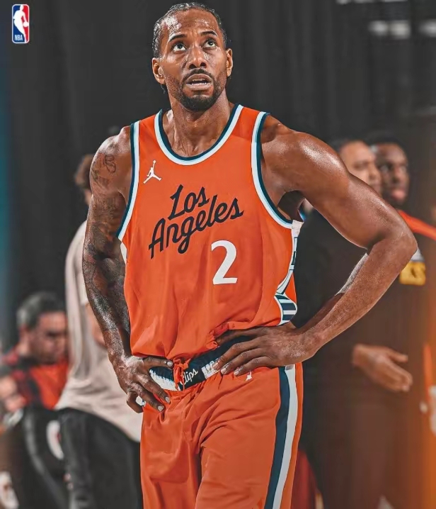 快船击败雄鹿，莱昂纳德高效表现！