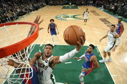 关于雄鹿击败公牛，字母哥全能表现震撼的信息