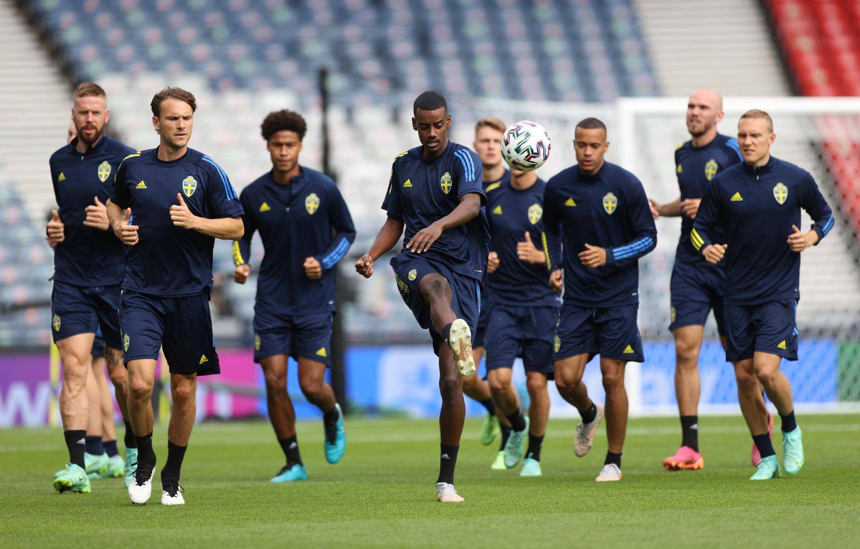 法国力克乌克兰,萨内统治全场的简单介绍 法国力克乌克兰,萨内统治全场的简单介绍