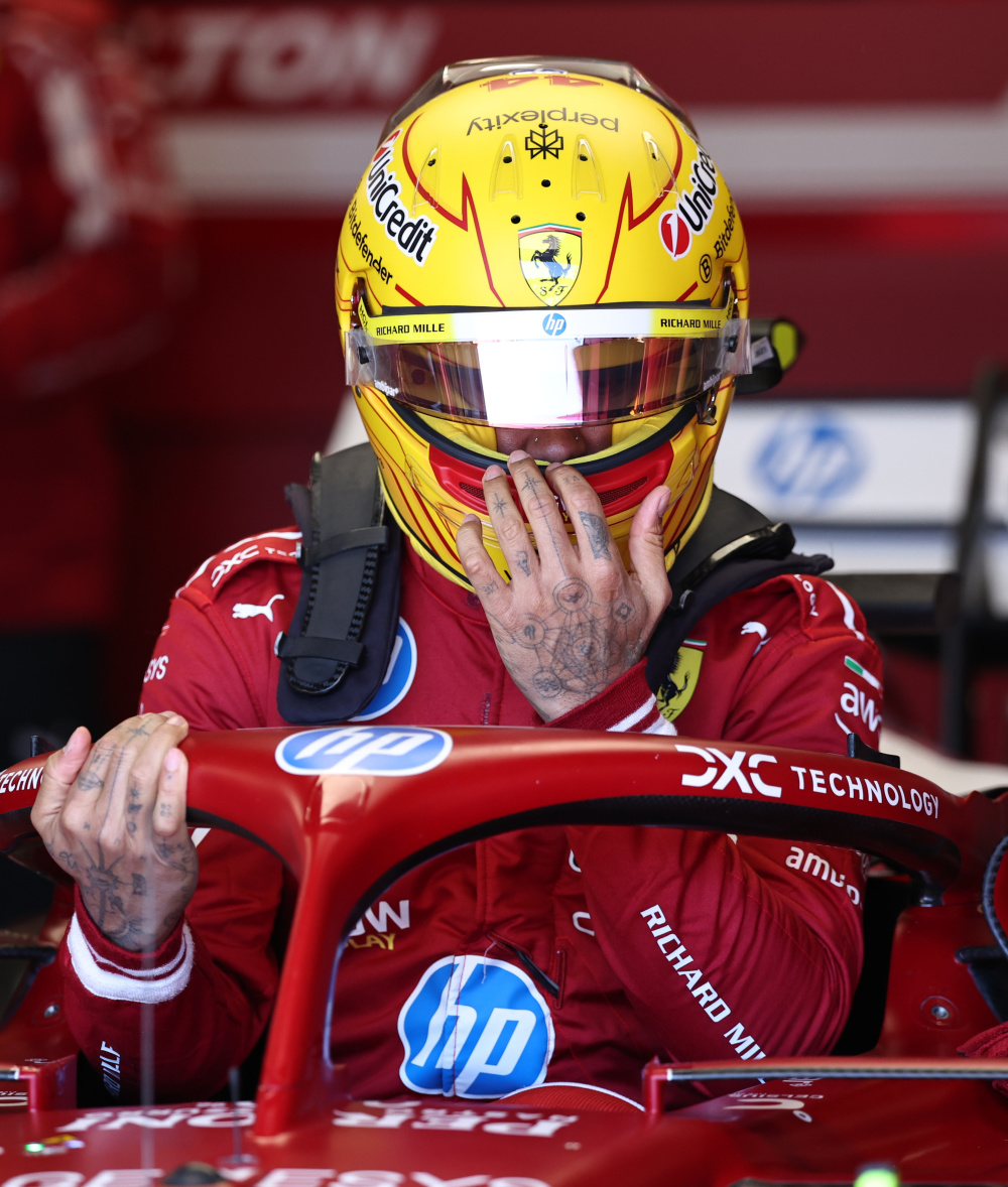 索伯车队轻取红牛二队，拉塞尔统治全场