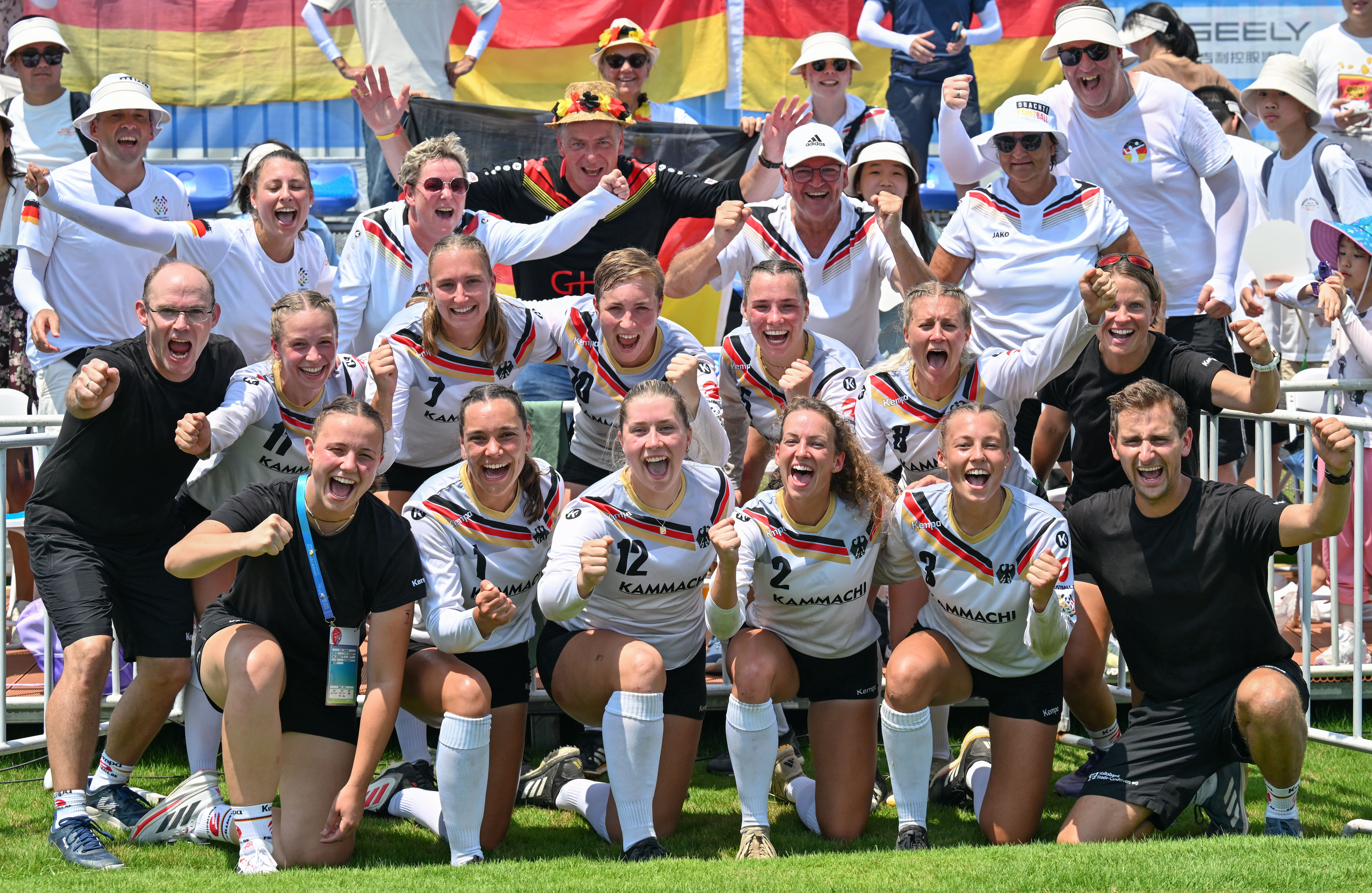 奥地利队逆转德国队,马龙统治全场 奥地利队逆转德国队,马龙统治全场