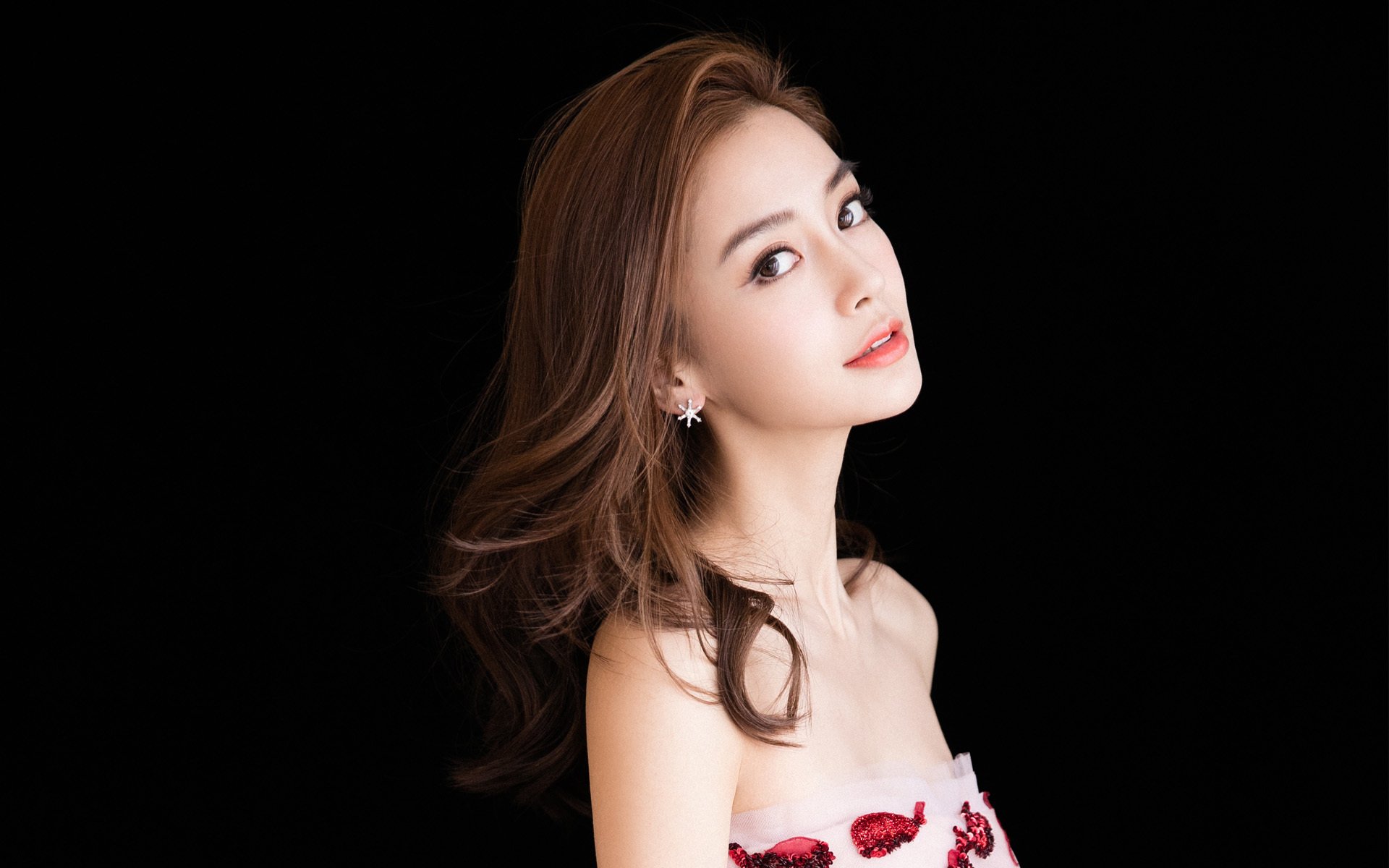 雷恩封锁波兰，NBA总决赛焦点战定乾坤